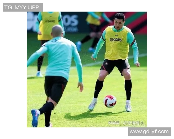 钉耳钉的足球明星们展现个性与风格的完美结合